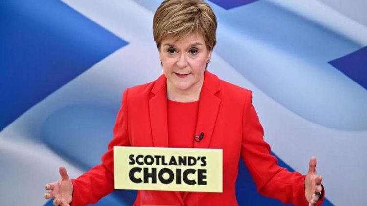 Según la premier escocesa, la escasez de combustible y alimentos es culpa del Brexit