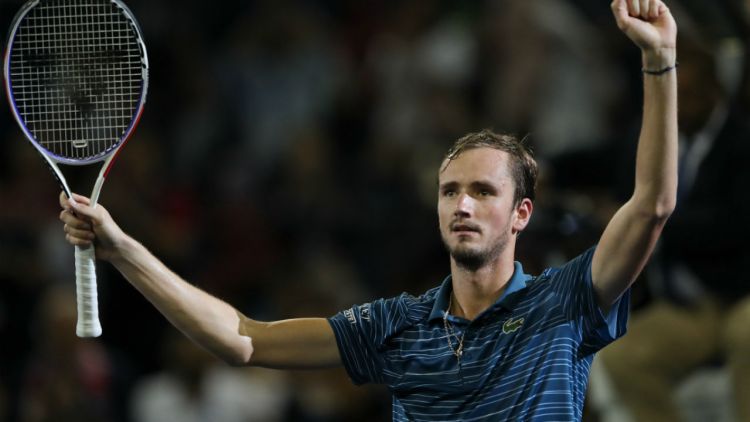 Medvédev derrota a Tsitsipás y se clasifica a la final del Abierto de Australia