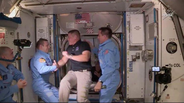 Astronautas de la NASA que viajan en la cápsula de SpaceX, listos para regreso el fin de semana