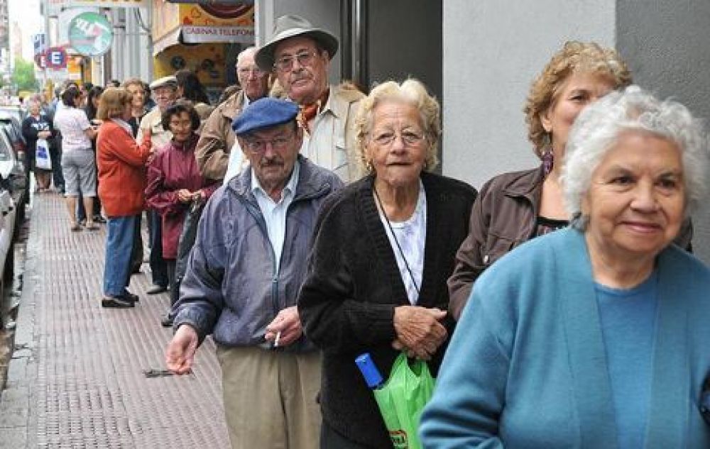 Jubilados y herederos cobran desde mañana sus haberes
