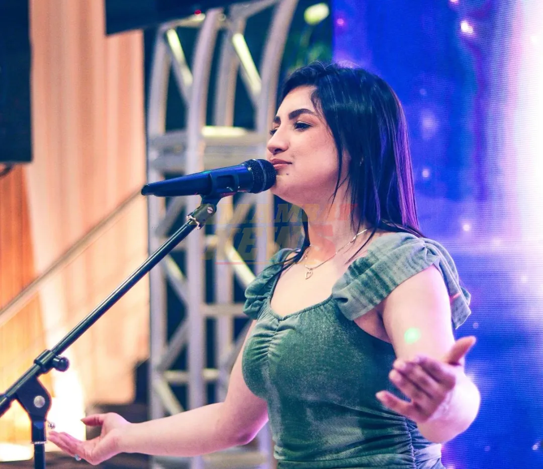 Rocío Recalde se retira del grupo “Los Divinos”  para iniciar su carrera como solista