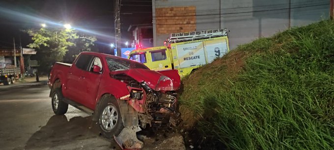 Siniestro vial deja tres heridos en Villa Elisa