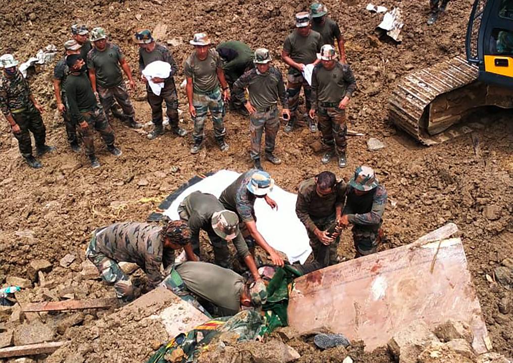Suman 23 los fallecidos por deslave de tierra en Malasia