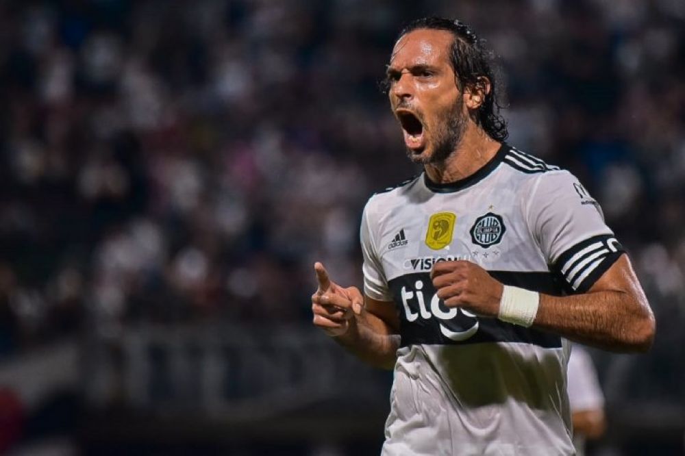 Olimpia remonta con un Roque intratable y lidera con Guaraní