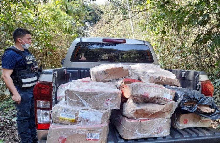 Incautan 750 kilos de pollo argentino ingresado de contrabando