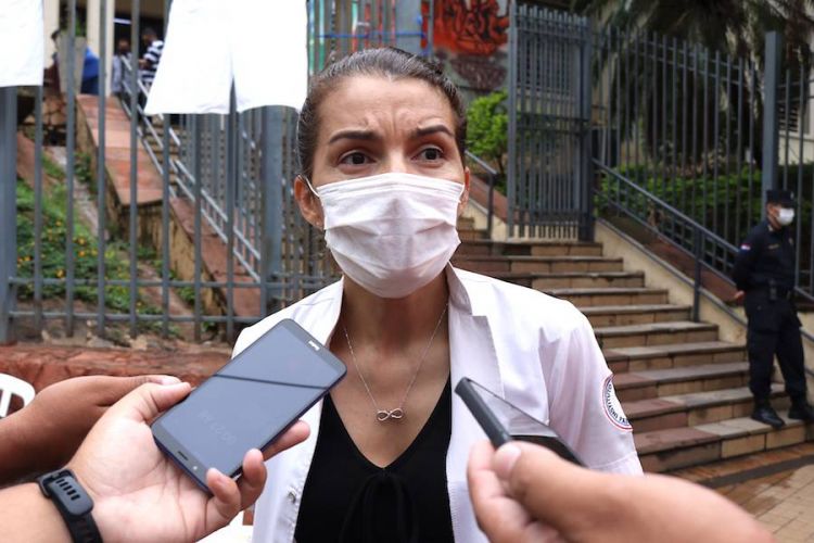 Cada médico deja de percibir G. 54 millones al año por trabajar más horas “gratuitamente”, afirman