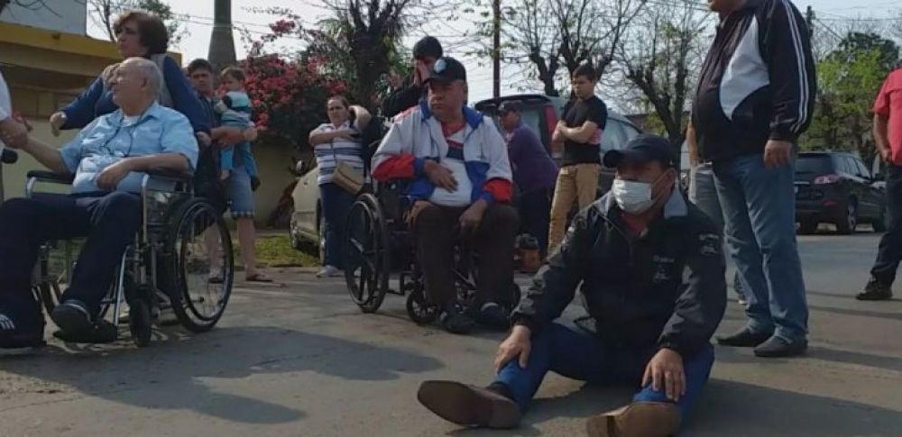 Pacientes protestan por suspensión de diálisis en Hospital de Coronel Oviedo