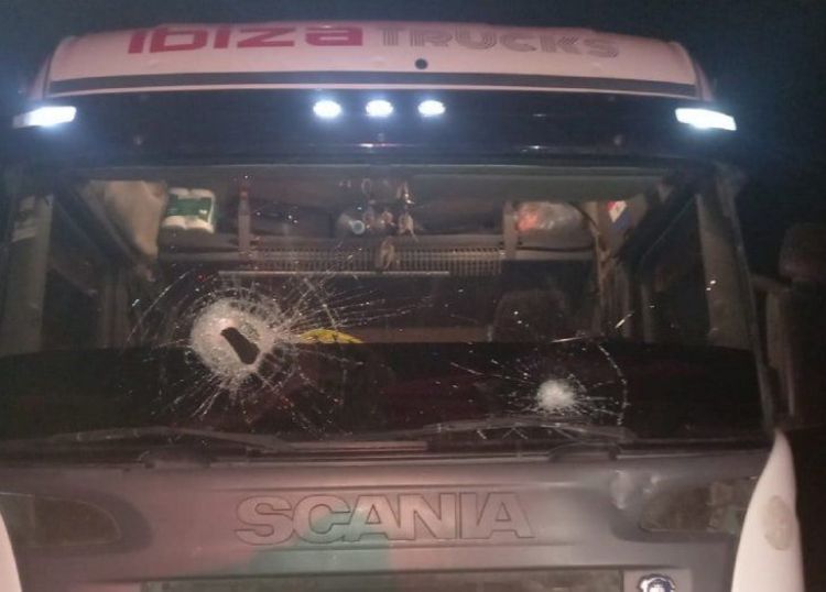 Desconocidos atacan con piedras cinco camiones en Minga Guazú