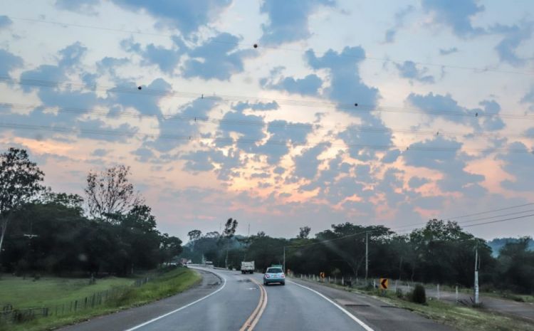 Meteorología anuncia un jueves fresco con cielo parcialmente nublado