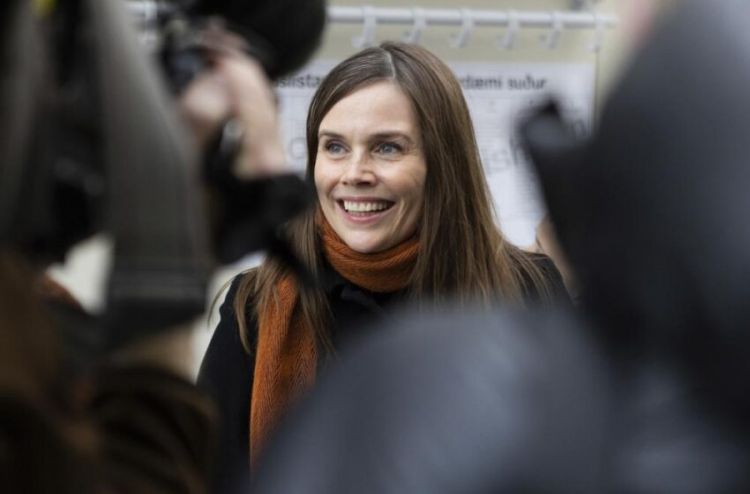 Mujeres copan el parlamento en Islandia