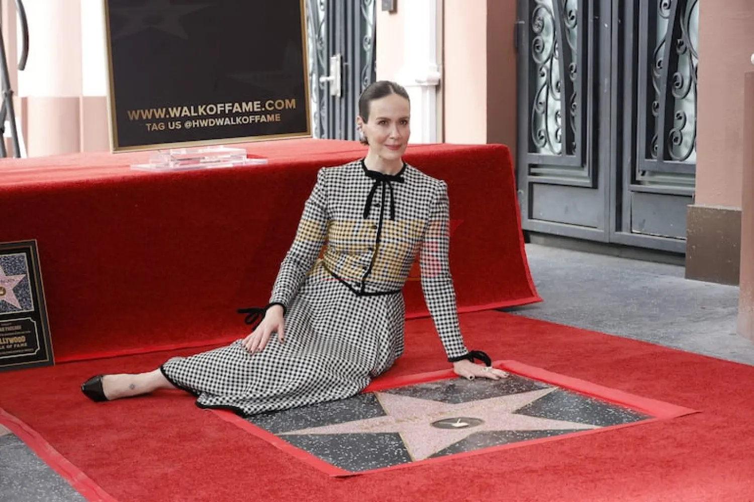 Sarah Paulson recibió su estrella en el Paseo de la Fama de Hollywood