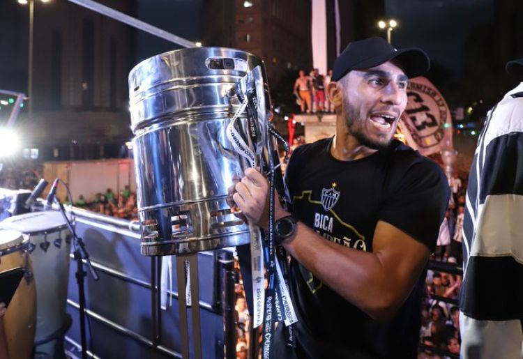 El eufórico festejo de Junior Alonso y la particular dedicatoria a un rival