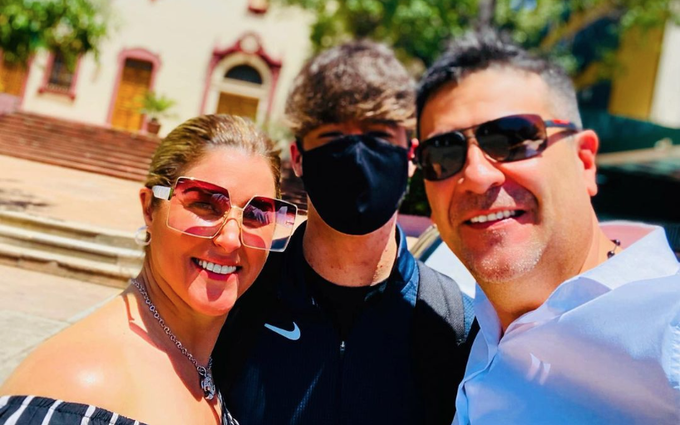 Roberto Pérez vive “intensas emociones” junto a Cynthia Tarragó y su hijo