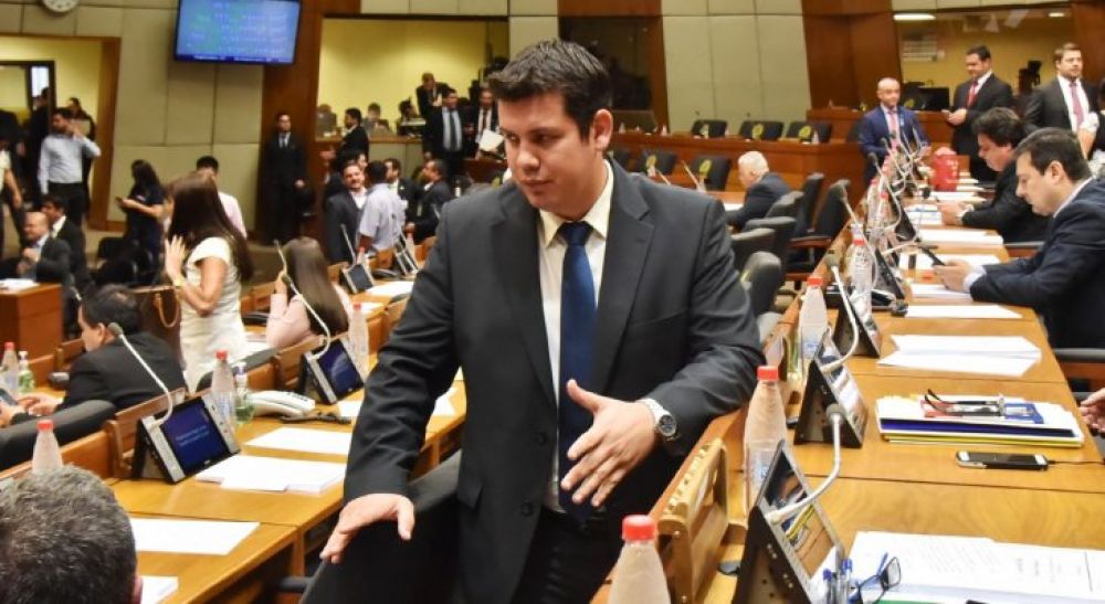 Diputado fue a Alemania para feria de la carne porque es ganadero