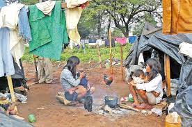 Informe revela que casi 2 millones de paraguayos viven en la pobreza