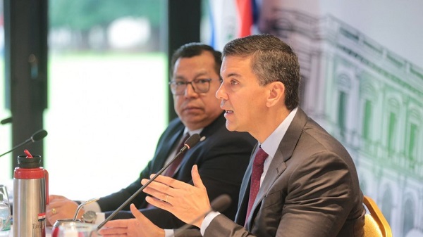 Santi enfrenta desafíos en su primera rendición de cuentas