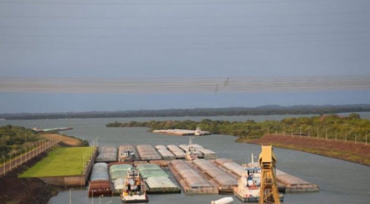 Inicia operativo para elevar el río Paraná y permitir el paso de barcazas