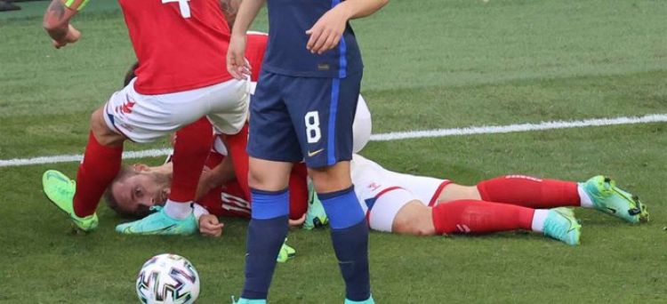 El danés Christian Eriksen se desploma en partido de la Eurocopa