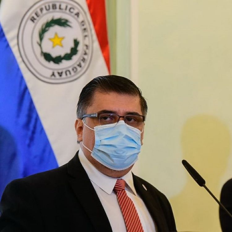 Desmienten que ministro de Salud padezca de efectos secundarios tras vacuna
