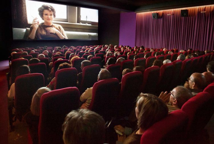 Salas de cine reabrirán el 12 de noviembre con medidas sanitarias