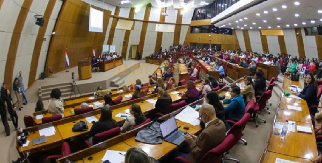 Mujeres rechazan fusión del Ministerio de la Mujer
