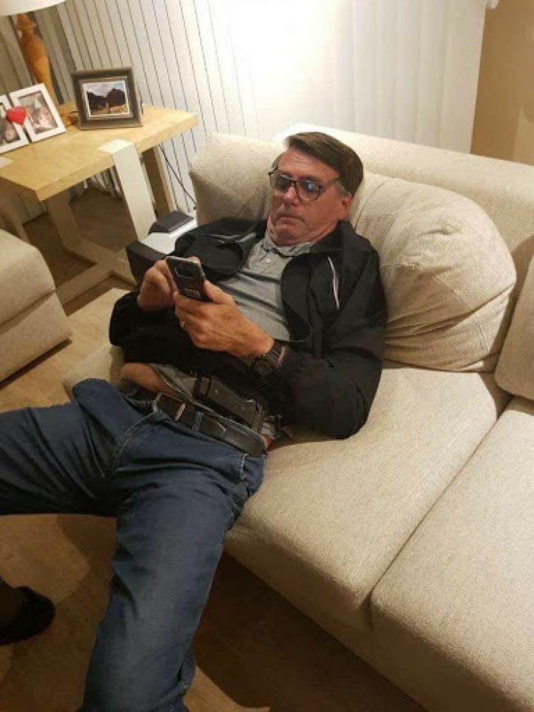 Bolsonaro anuncia la eliminación del impuesto para la importación de pistolas y revólveres
