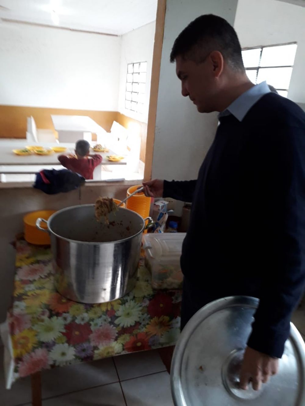 Gobernador controla calidad del almuerzo escolar en Amambay