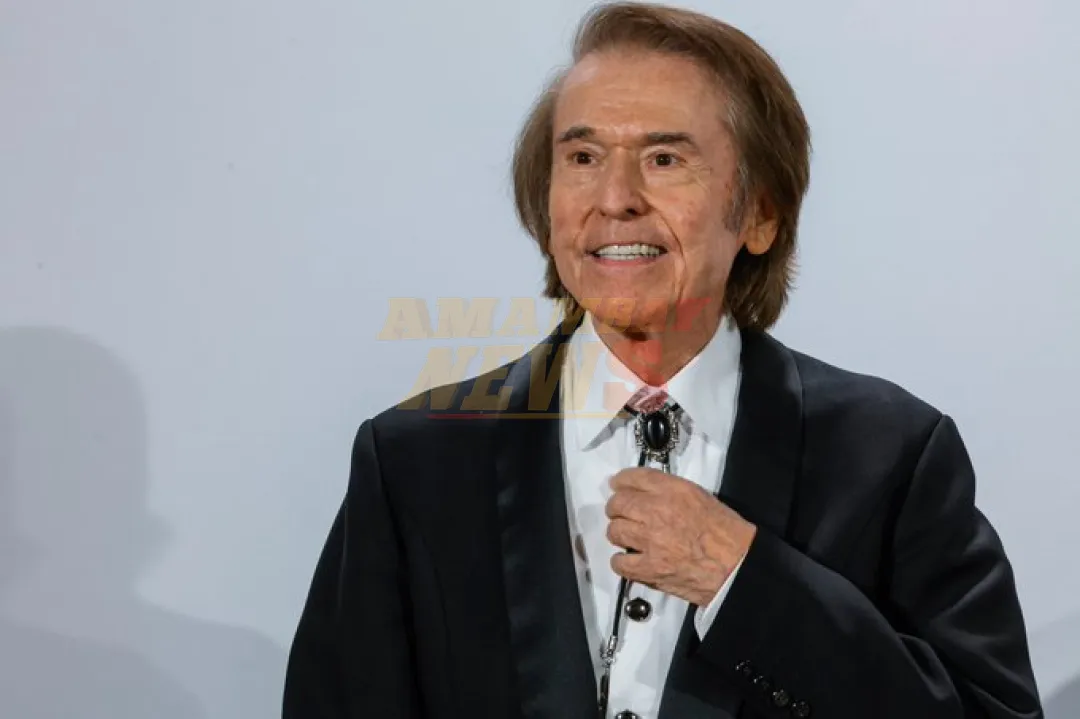 Hospitalizan a Raphael tras accidente cerebrovascular en grabación de un programa de televisión