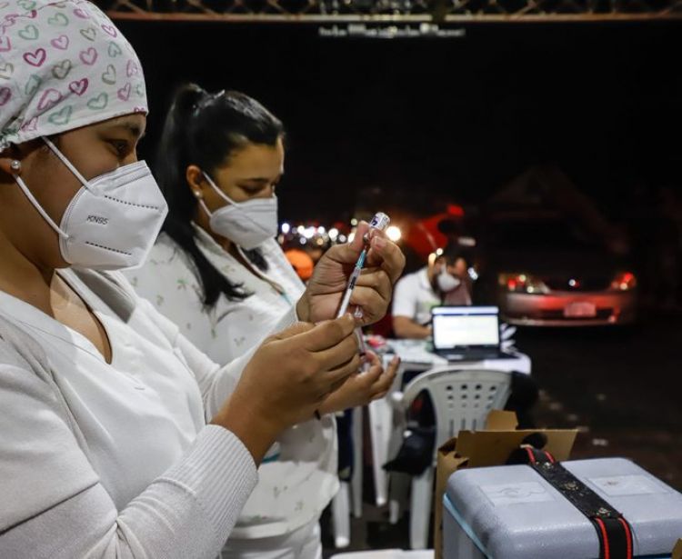 Récord de vacunados en primera jornada de inmunización masiva contra el covid-19