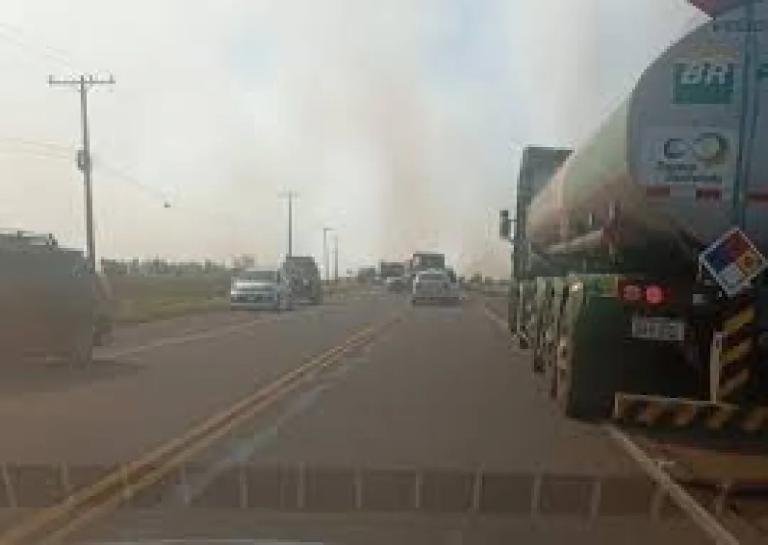 Quema de pastizales cortó el tránsito en Arroyos y Esteros