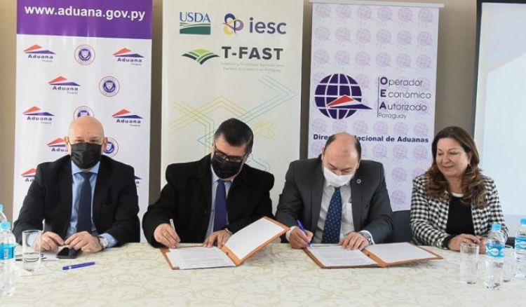Acuerdan facilitar comercio exterior de productos bajo control del INAN y Dinavisa