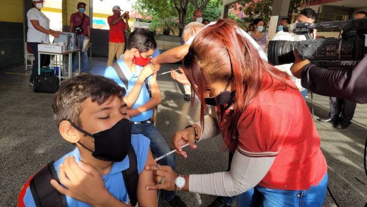 Desde el martes arranca la vacunación anticovid en instituciones educativas