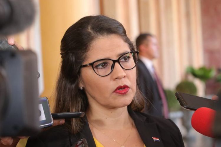 Ministra promete esclarecer lo sucedido en Tacumbú y anuncia contención a familiares de fallecidos