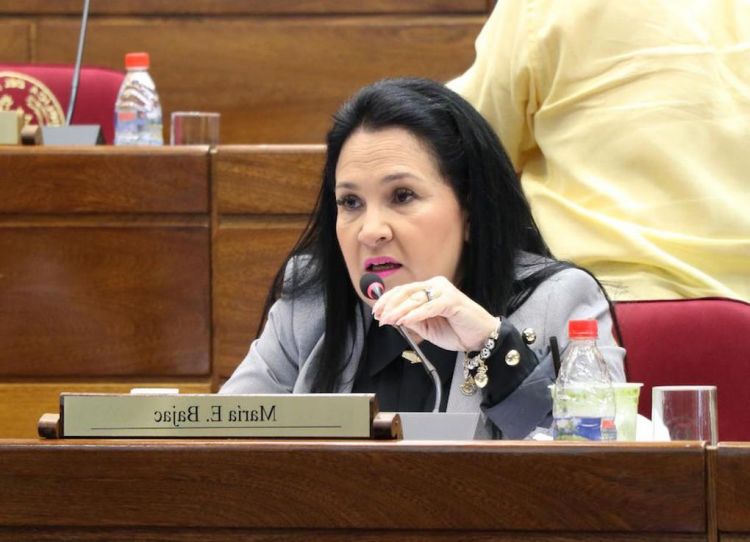Senadores apoyan pérdida de investidura de Bajac