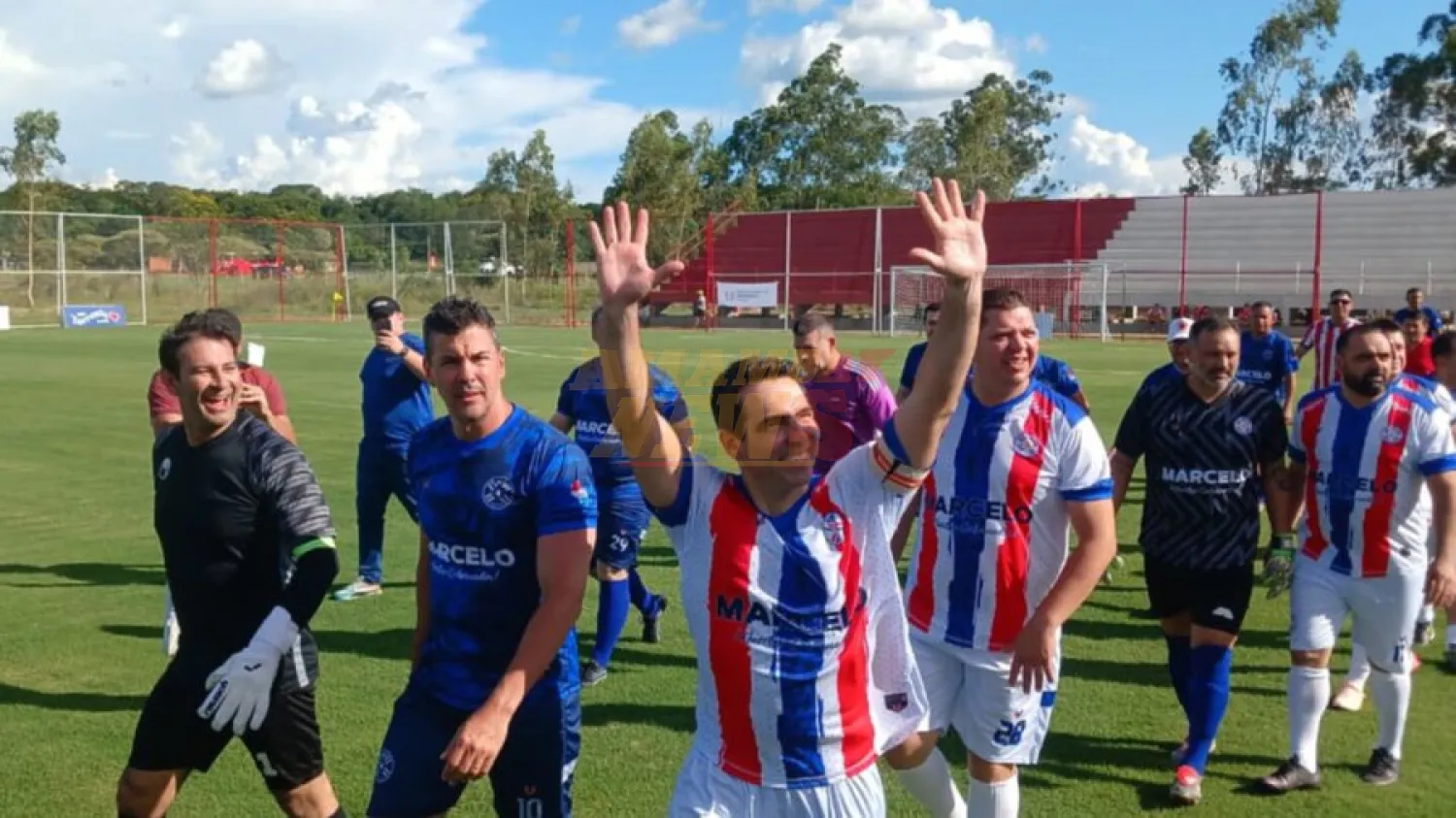 Cartistas se atribuyen mejoras de estadio ovetense y juegan con Santi