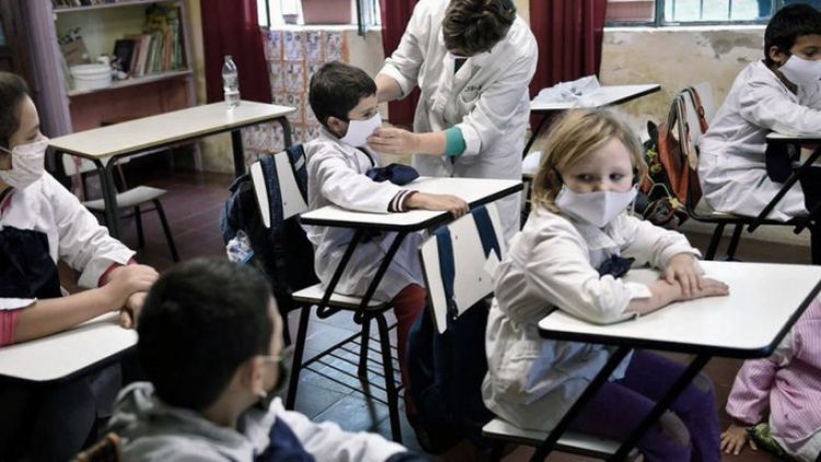 Uruguay retoma la presencialidad plena en educación sin distanciamiento obligatorio