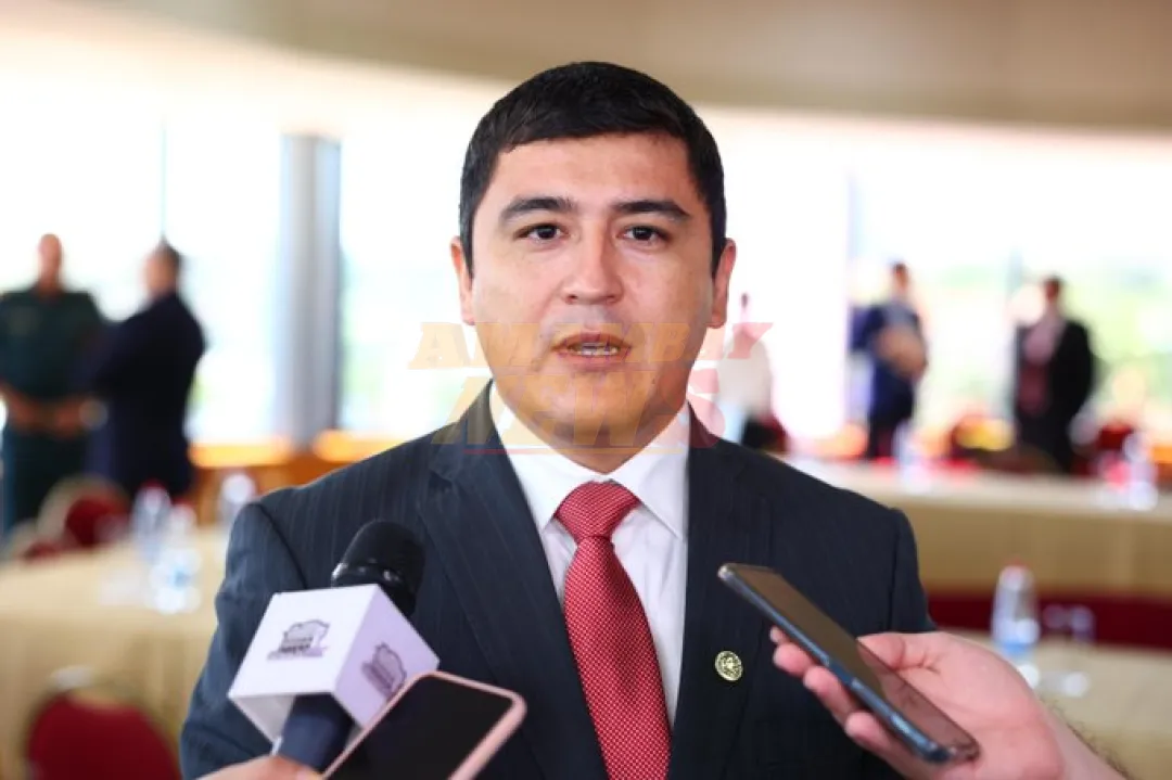 Autoaumento en el Congreso es un “suicidio político”, sostiene senador