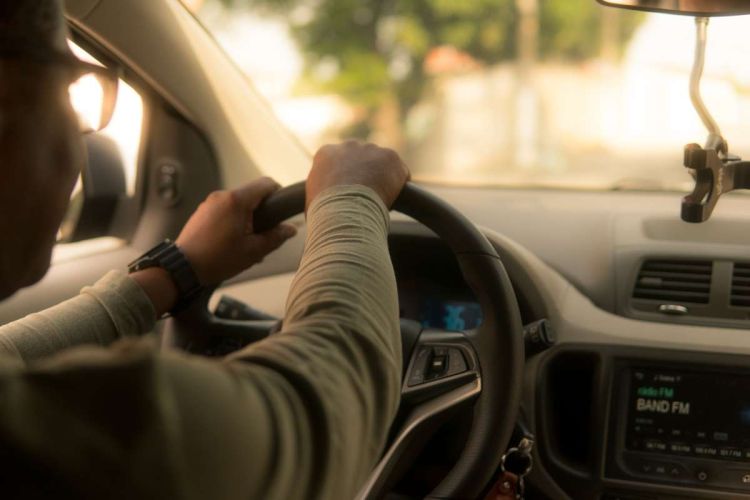 Imputan a mujer por instalar GPS y micrófono en el vehículo de su exesposo