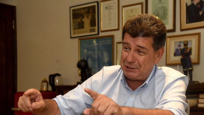 "Cartes va a negociar su situación legal con Brasil a costa de Itaipú"