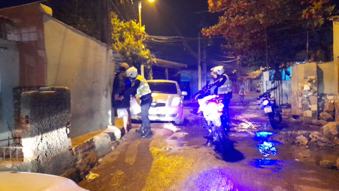 Detienen a cuatro hombres tras operativo de incursión en el barrio Ricardo Brugada