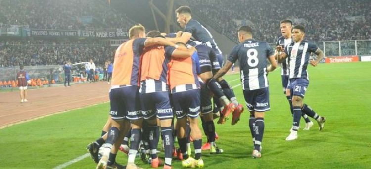 Talleres ganó y sigue en la persecución de River en el fútbol argentino