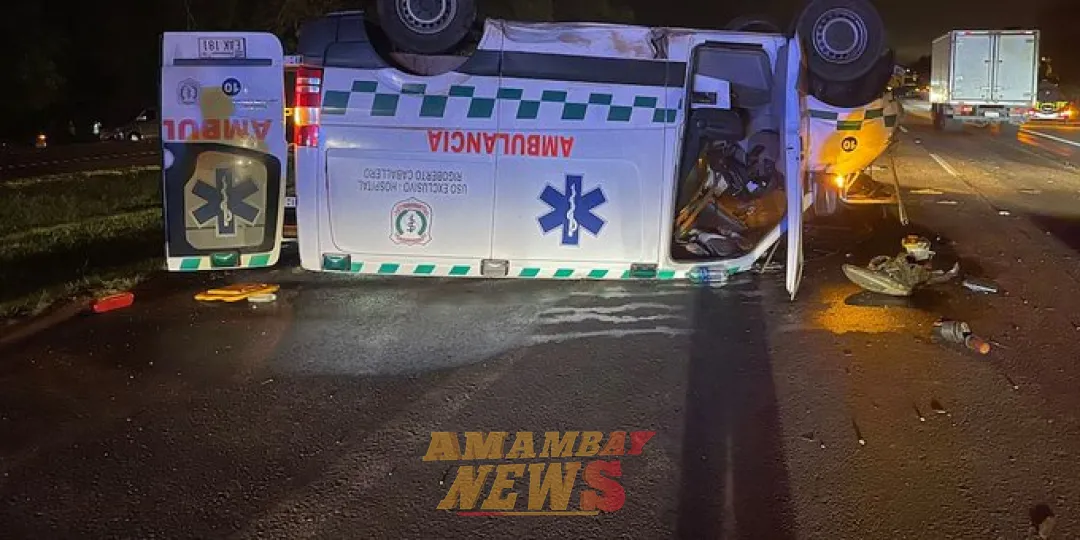 Mueren dos hermanos en moto atropellados por ambulancia policial