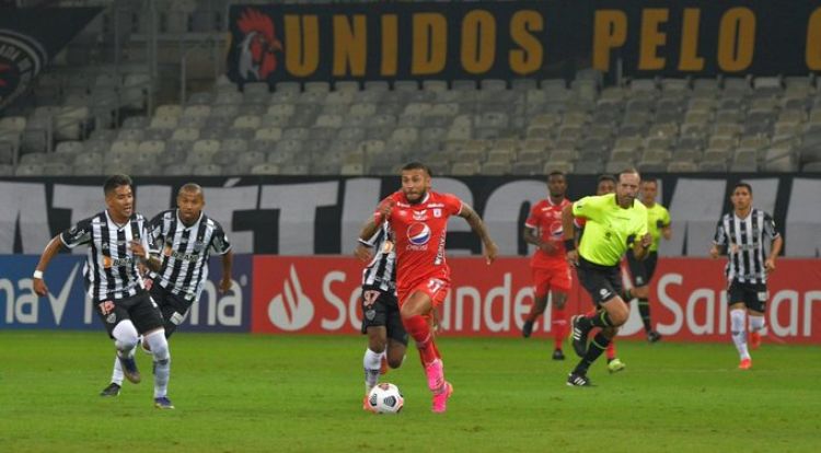Rival de Cerro Porteño en la Copa Libertadores se queda sin técnico