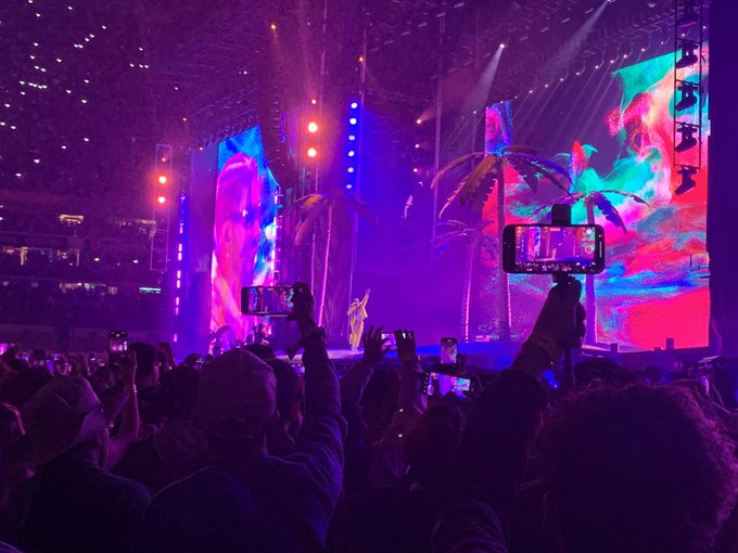 Cientos de fans de Bad Bunny no ingresaron al show en México debido a problemas con entradas falsas