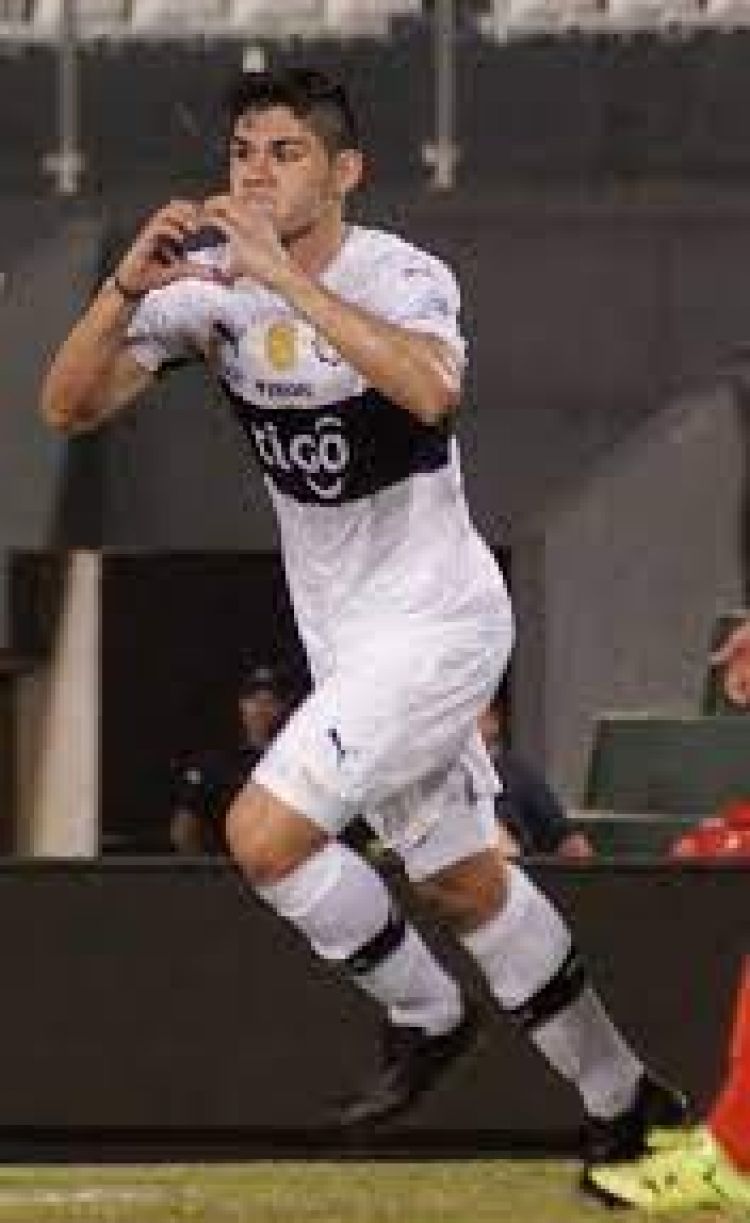 Huracán reclama a Olimpia USD 700 mil por Saúl Salcedo