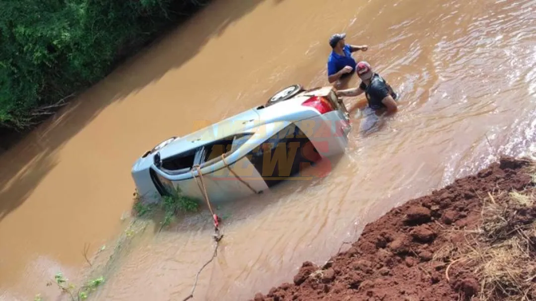 Policía halla en un río vehículo utilizado en robo con explosivos a banco en Naranjal