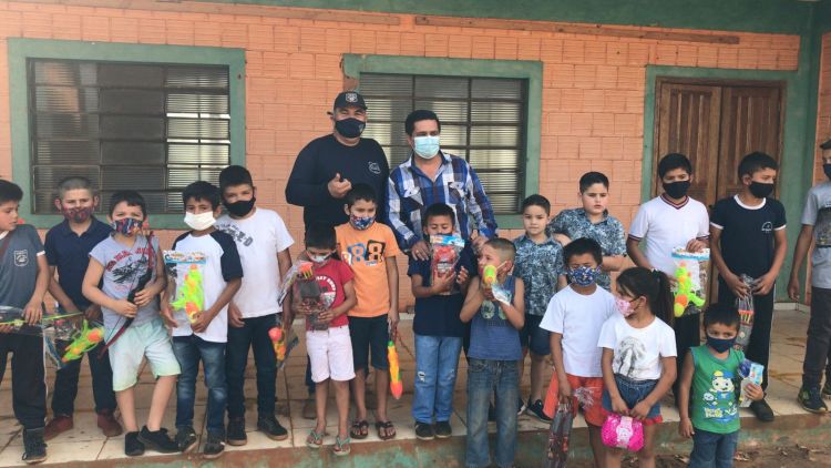 Concejal Ever Salinas compartió con los niños de la Escuela Zenón Ortiz