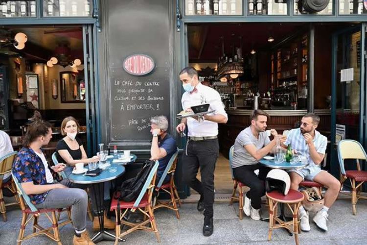 Francia abrirá las terrazas de bares y restaurantes el 19 de mayo