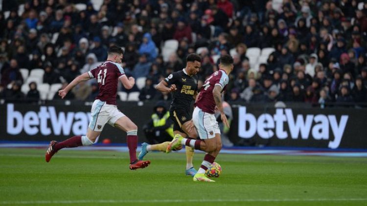Newcastle frena el deseo de Champions del West Ham