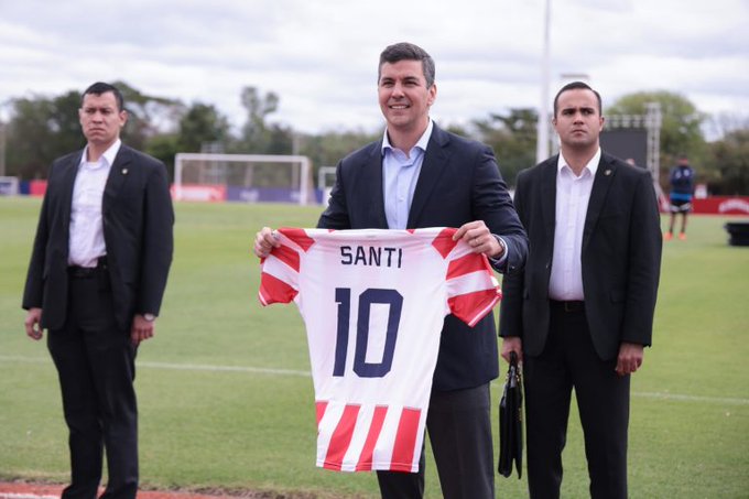 Santi viajará a la Argentina para ver el partido de la Albirroja